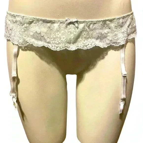 VICTORIA’S SECRET mint green lace garter belt Womens size medium - Picture 1 of 6